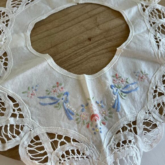 White Cotton Lace Trim Floral Embroidered Cottage Collar - Picture 8 of 10